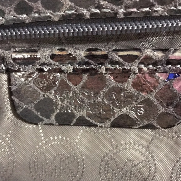 Michael Kors Metallic Embossed leather shoulder bag - Picture 8 of 10